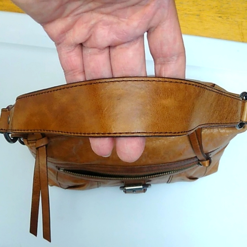 Kenneth Cole Reaction Leather Tan Shoulder Hobo - Picture 10 of 11